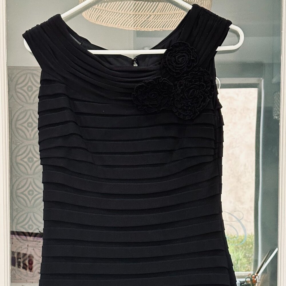 Adreana Papell, womens dress, size 8, Black